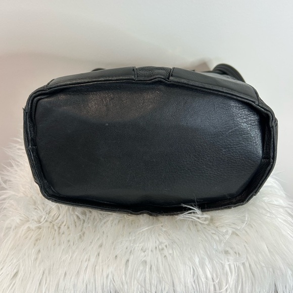 Chic Black Leather Bucket Bag with Gold Accents❤️ - Picture 10 of 13